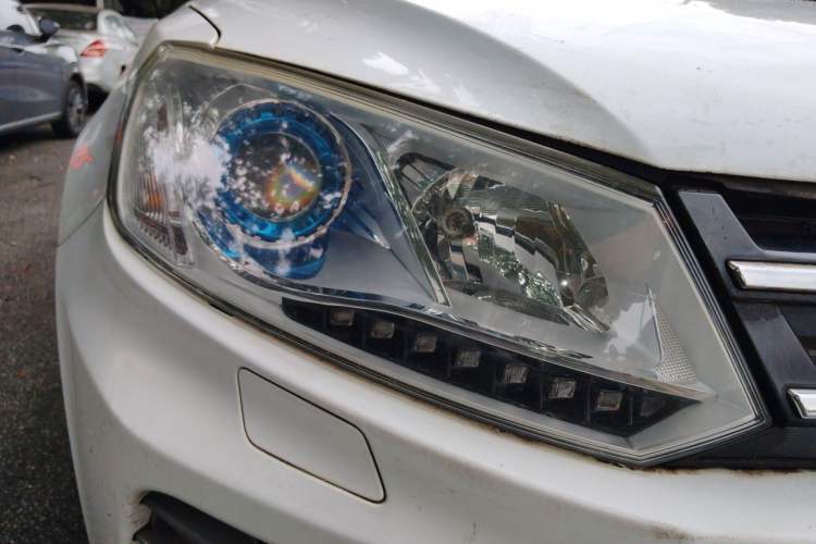Used Zotye T600 2016 1.5T Manual Elite Edition Right Front Headlight