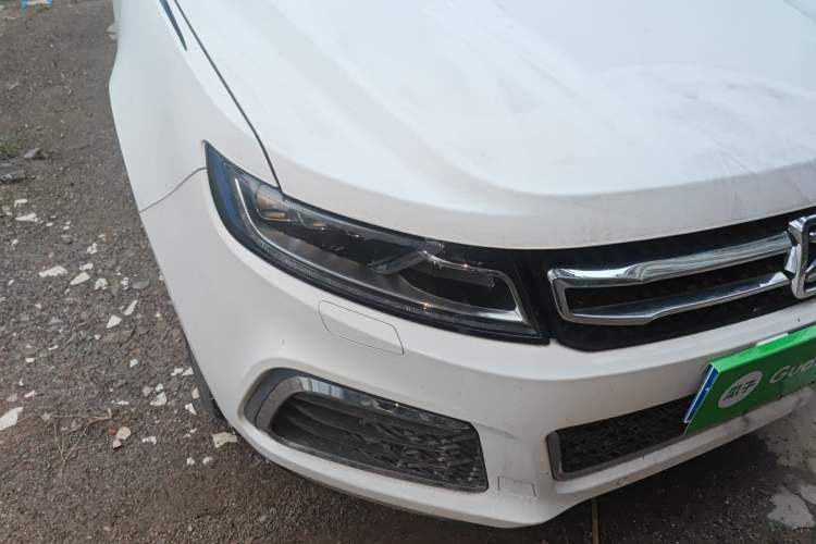 Used Zotye T600 2016 Sport Edition 2.0T DCT Prestige Model Right Front Headlight