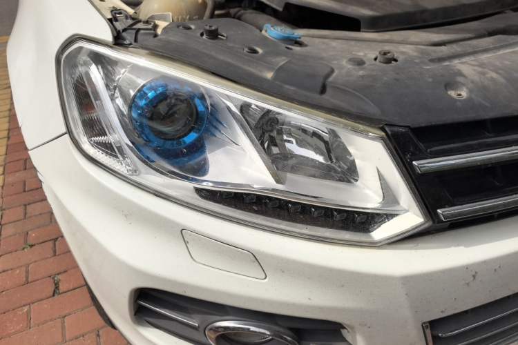 Used Zotye T600 2016 Family Edition 2.0T Manual Luxury Version Right Front Headlight