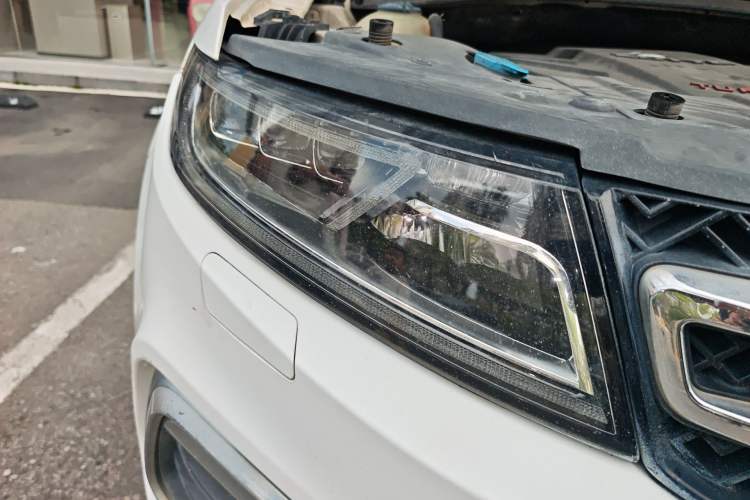 Used Zotye T600 2016 Sport Edition 2.0T DCT Prestige Model Right Front Headlight