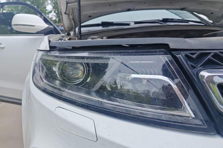 Used Zotye T600 2016 Sport Edition 2.0T DCT Luxury Model Right Front Headlight