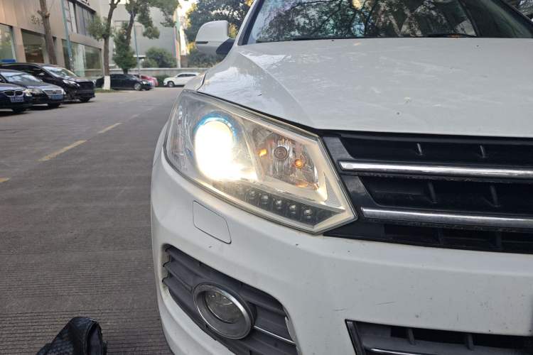Used Zotye T600 2016 2.0T DCT Prestige Edition Right Front Headlight