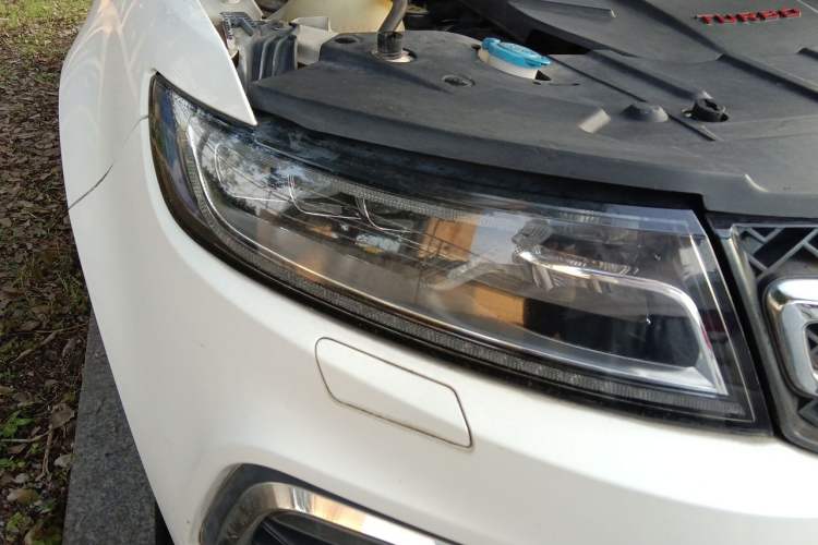 Used Zotye T600 2016 Sport Edition 2.0T DCT Prestige Model Right Front Headlight