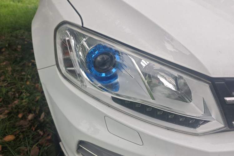 Used Zotye T600 2016 1.5T Manual Elite Edition Right Front Headlight