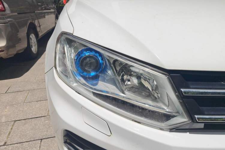 Used Zotye T600 2016 1.5T Manual Luxury Edition Right Front Headlight