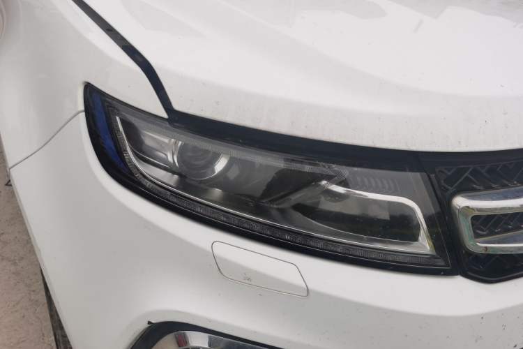 Used Zotye T600 2016 Sports Edition 1.5T Manual Luxury Model Right Front Headlight