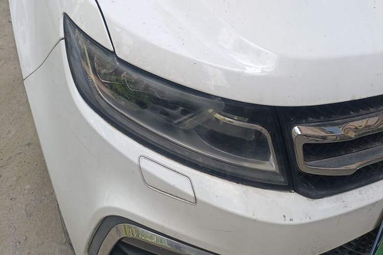 Used Zotye T600 2016 Sport Edition 2.0T DCT Prestige Model Right Front Headlight