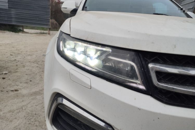 Used Zotye T600 2016 Sport Edition 2.0T DCT Prestige Model Right Front Headlight