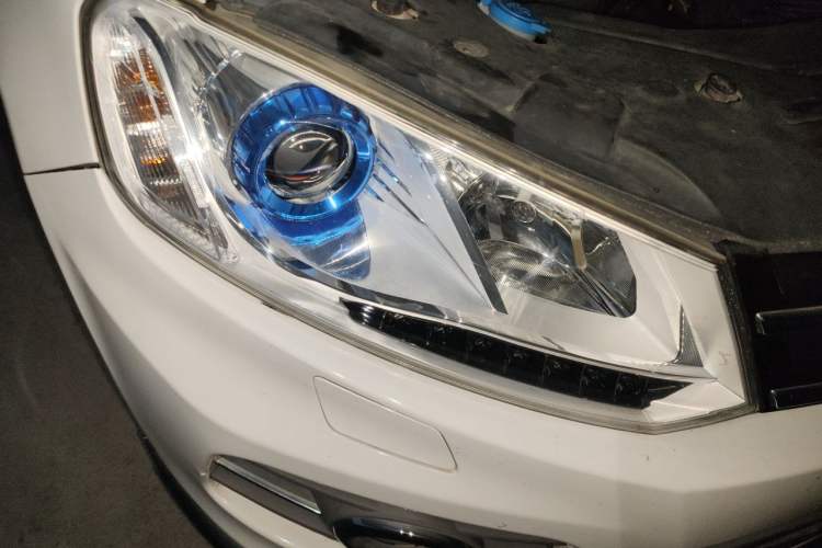Used Zotye T600 2016 1.5T Manual Luxury Edition Right Front Headlight