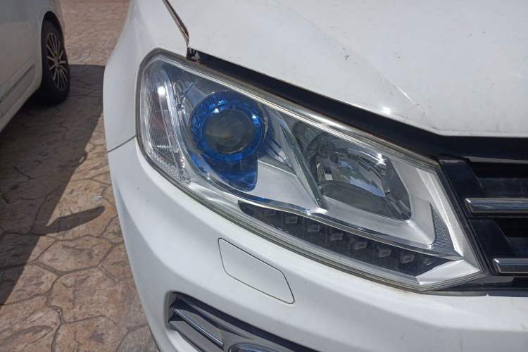 Used Zotye T600 2016 1.5T Manual Elite Edition Right Front Headlight