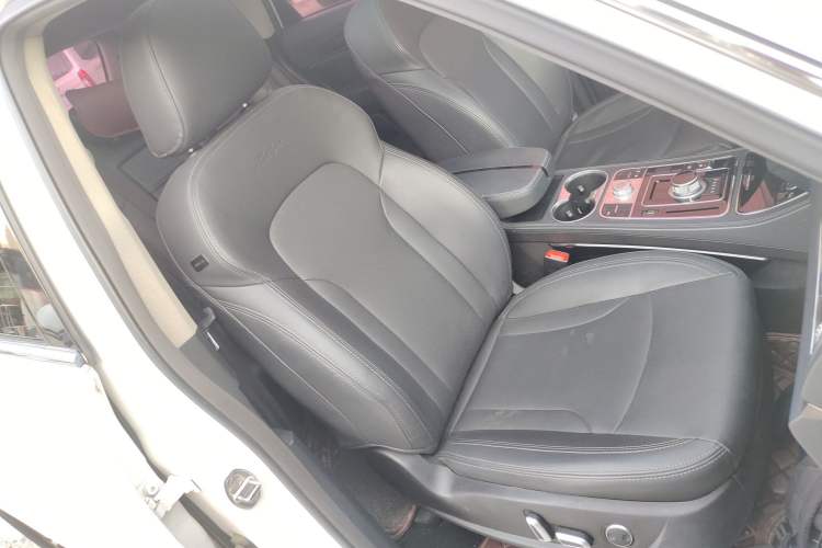 Used Zotye T600 2016 Sport Edition 2.0T DCT Prestige Model Right Front Seat
