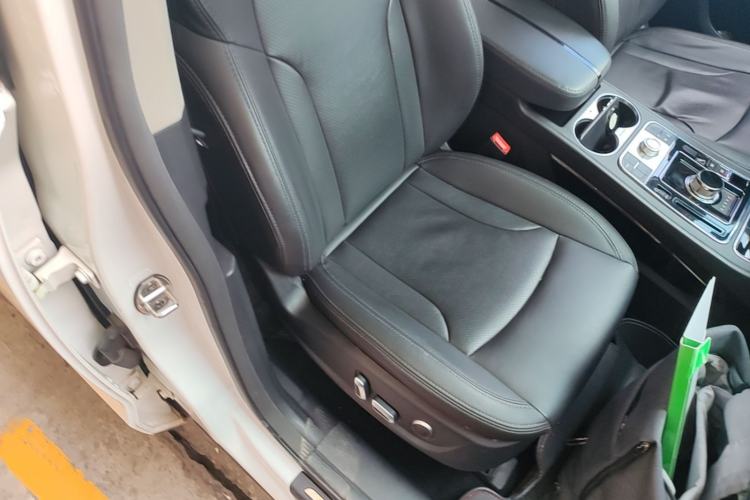 Used Zotye T600 2016 Sport Edition 2.0T DCT Prestige Model Right Front Seat