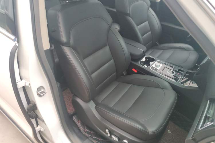 Used Zotye T600 2016 Sport Edition 2.0T DCT Prestige Model Right Front Seat