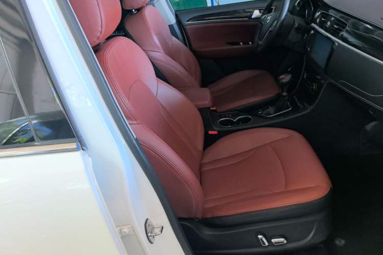 Used Zotye T600 2016 2.0T DCT Prestige Edition Right Front Seat