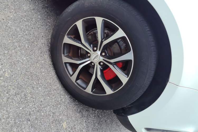Used Zotye T600 2016 Sport Edition 2.0T DCT Prestige Model Right Front Wheel Hub