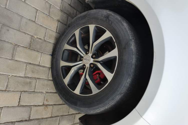 Used Zotye T600 2016 Sports Edition 1.5T Manual Luxury Model Right Front Wheel Hub