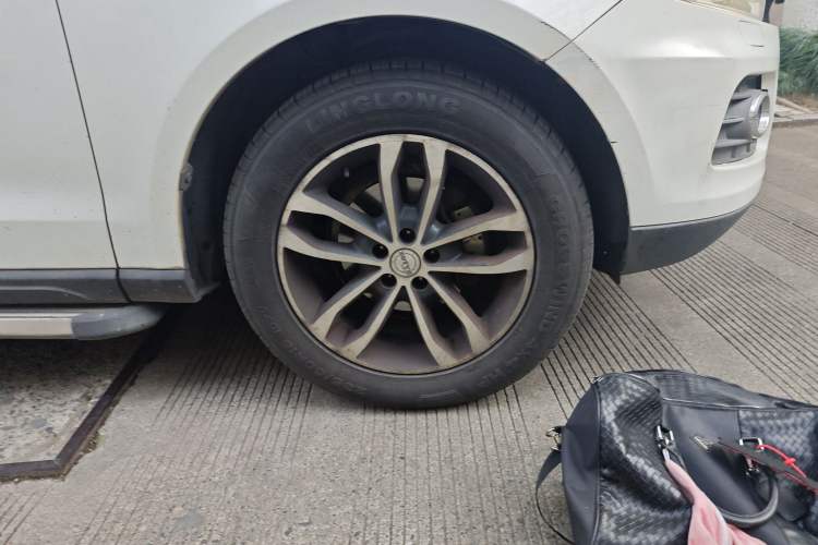 Used Zotye T600 2016 2.0T DCT Prestige Edition Right Front Wheel Hub