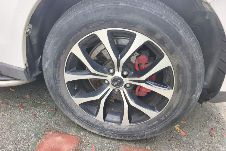 Used Zotye T600 2016 Sport Edition 2.0T DCT Prestige Model Right Front Wheel Hub