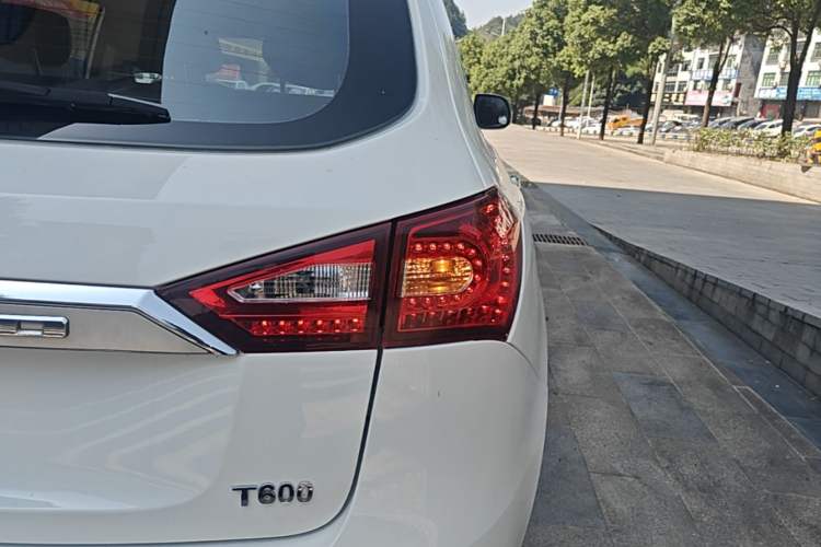 Used Zotye T600 2016 1.5T Manual Luxury Edition Right Rear Taillight