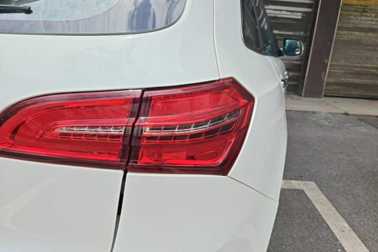 Used Zotye T600 2016 Sport Edition 2.0T DCT Prestige Model Right Rear Taillight