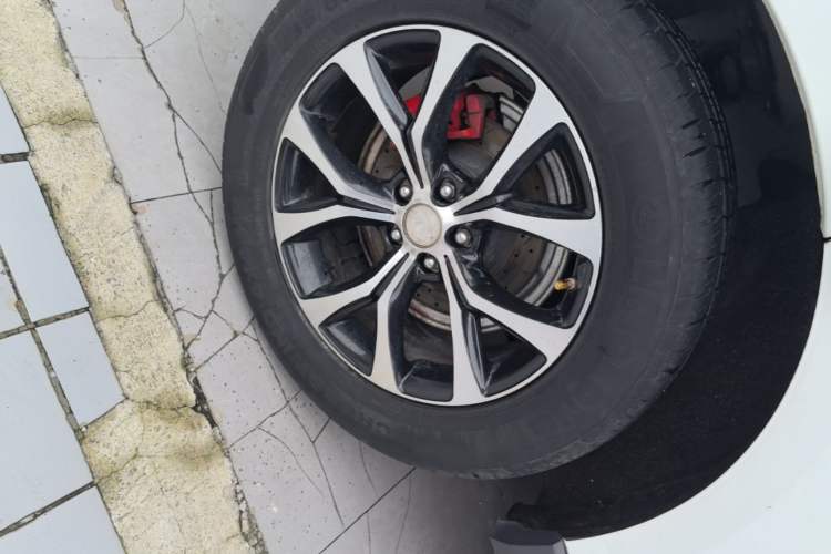 Used Zotye T600 2016 Sport Edition 2.0T DCT Luxury Model Right Rear Wheel Hub