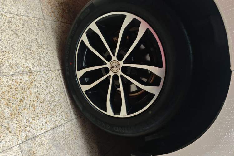 Used Zotye T600 2016 2.0T DCT Prestige Edition Right Rear Wheel Hub