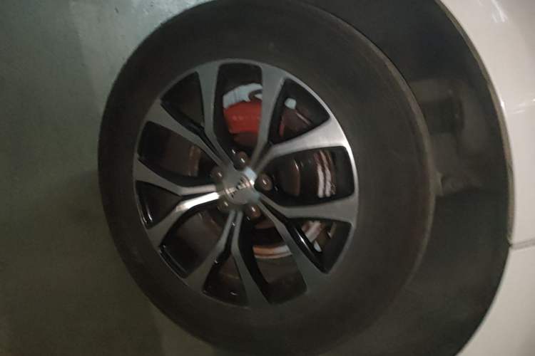 Used Zotye T600 2016 Sport Edition 2.0T DCT Luxury Model Right Rear Wheel Hub