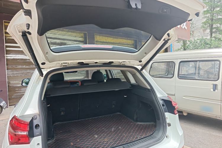 Used Zotye T600 2016 Sport Edition 2.0T DCT Prestige Model Trunk