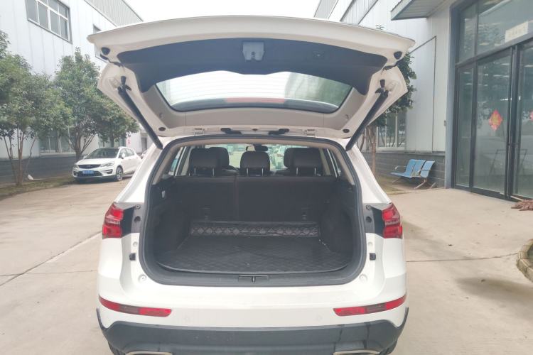 Used Zotye T600 2016 Sport Edition 2.0T DCT Prestige Model Trunk