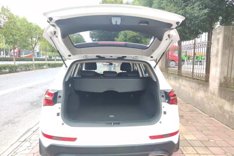 Used Zotye T600 2016 Sport Edition 2.0T DCT Luxury Model Trunk