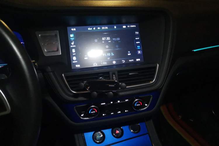 Used Zotye T600 2016 Sport Edition 2.0T DCT Prestige Model Audio And AC Panel