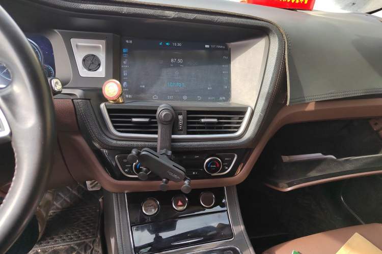 Used Zotye T600 2016 2.0T DCT Prestige Edition Audio And AC Panel