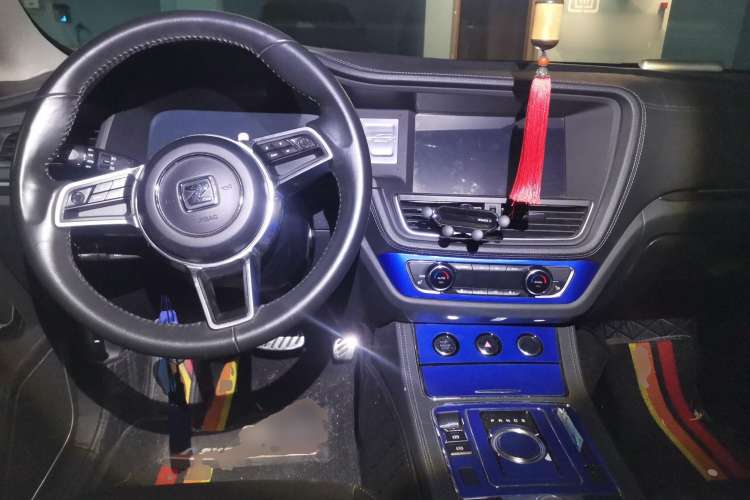 Used Zotye T600 2016 Sport Edition 2.0T DCT Prestige Model Center Console
