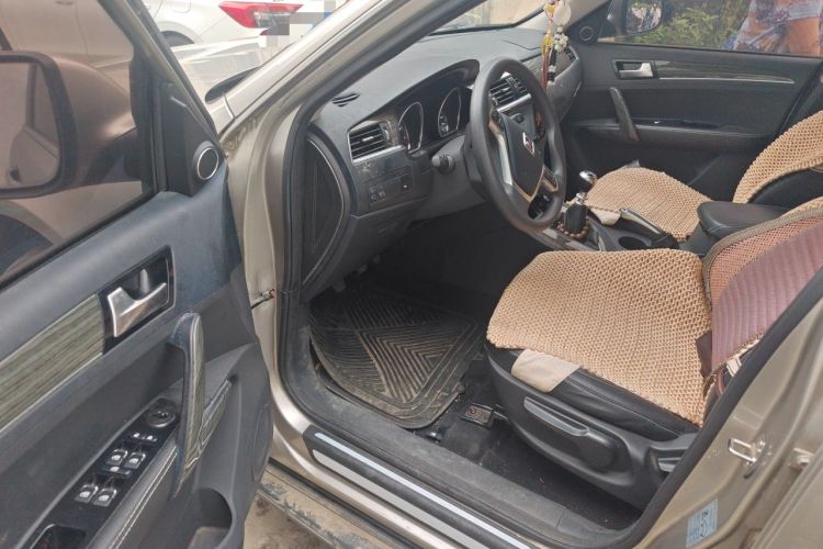 Used Zotye T600 2016 1.5T Manual Luxury Model Driver Seat