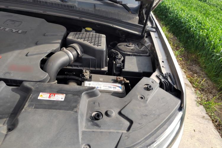 Used Zotye T600 2016 2.0T DCT Prestige Edition Engine Bay Left