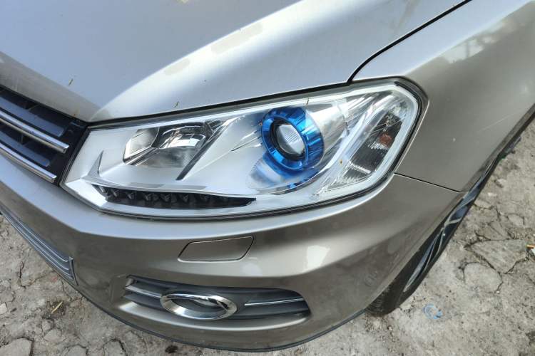Used Zotye T600 2016 Family Edition 2.0T Manual Luxury Version Left Front Headlight