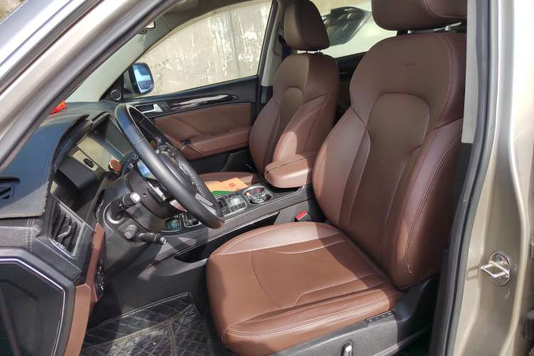 Used Zotye T600 2016 2.0T DCT Prestige Edition Left Front Seat