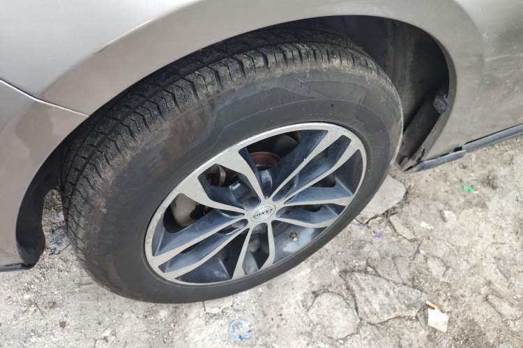 Used Zotye T600 2016 Family Edition 2.0T Manual Luxury Version Left Front Wheel Hub