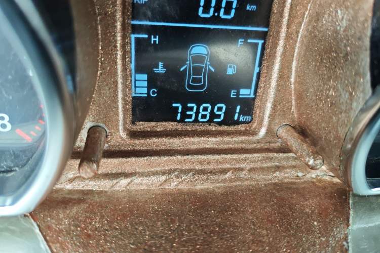 Used Zotye T600 2016 1.5T Manual Luxury Model Odometer Close Up