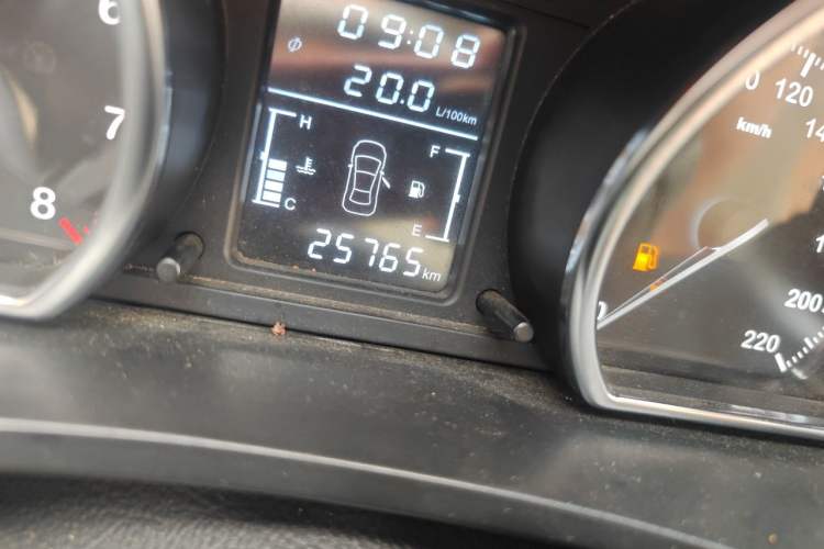 Used Zotye T600 2016 1.5T Manual Luxury Model Odometer Close Up