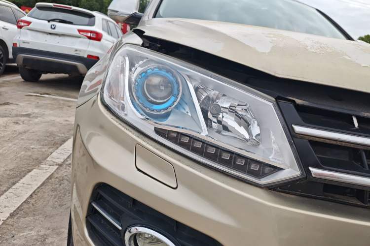 Used Zotye T600 2016 1.5T Manual Luxury Model Right Front Headlight