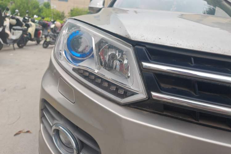 Used Zotye T600 2016 1.5T Manual Luxury Model Right Front Headlight