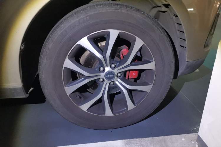 Used Zotye T600 2016 Sport Edition 2.0T DCT Prestige Model Right Front Wheel Hub