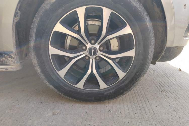 Used Zotye T600 2016 2.0T DCT Prestige Edition Right Front Wheel Hub