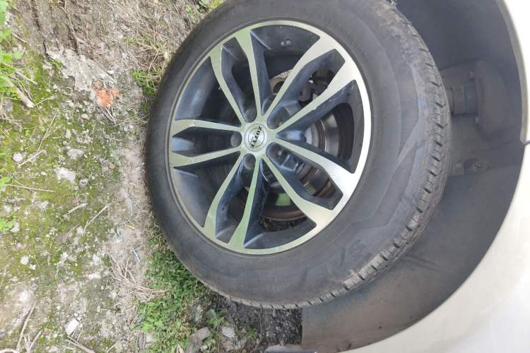 Used Zotye T600 2016 Family Edition 2.0T Manual Luxury Version Right Rear Wheel Hub