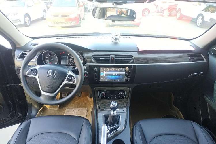 Used Zotye T600 2017 1.5T Manual Luxury New Year Edition Center Console
