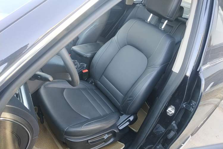 Used Zotye T600 2017 1.5T Manual Luxury New Year Edition Left Front Seat