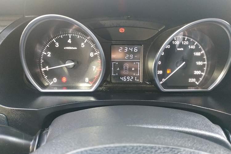 Used Zotye T600 2017 1.5T Manual Luxury New Year Edition Odometer Close Up