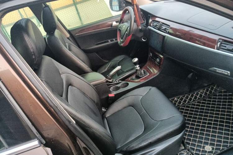 Used Zotye T600 2017 1.5T Manual Elite New Year Edition Interior 3