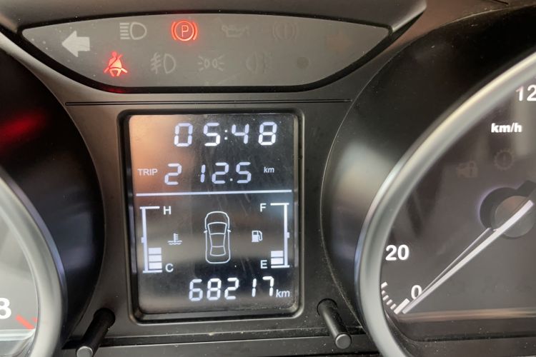 Used Zotye T600 2017 1.5T Manual Luxury New Year Edition Odometer Close Up
